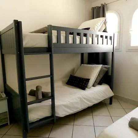 Petite Familiale Dans Quartier Residentiel - Les Muriers Holiday home *