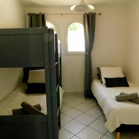 Nyaraló Petite Familiale Dans Quartier Residentiel - Les Muriers *