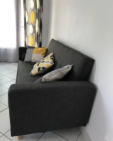 Nyaraló Petite Familiale Dans Quartier Residentiel - Les Muriers *