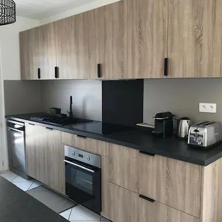 Nyaraló Petite Familiale Dans Quartier Residentiel - Les Muriers Antibes