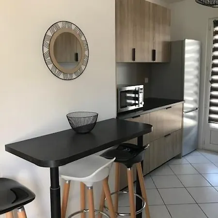 Petite Familiale Dans Quartier Residentiel - Les Muriers Nyaraló Antibes