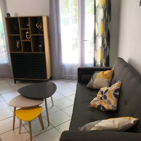 Nyaraló Petite Familiale Dans Quartier Residentiel - Les Muriers Antibes