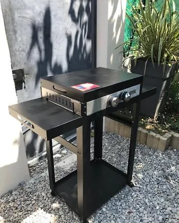 Nyaraló Petite Familiale Dans Quartier Residentiel - Les Muriers *