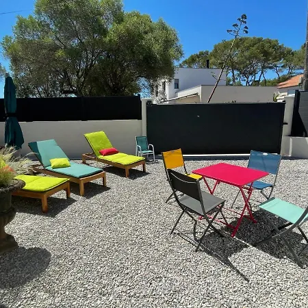 Petite Familiale Dans Quartier Residentiel - Les Muriers Nyaraló